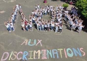 « Tous en blanc » pour dire non aux discriminations