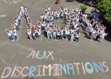 « Tous en blanc » pour dire non aux discriminations